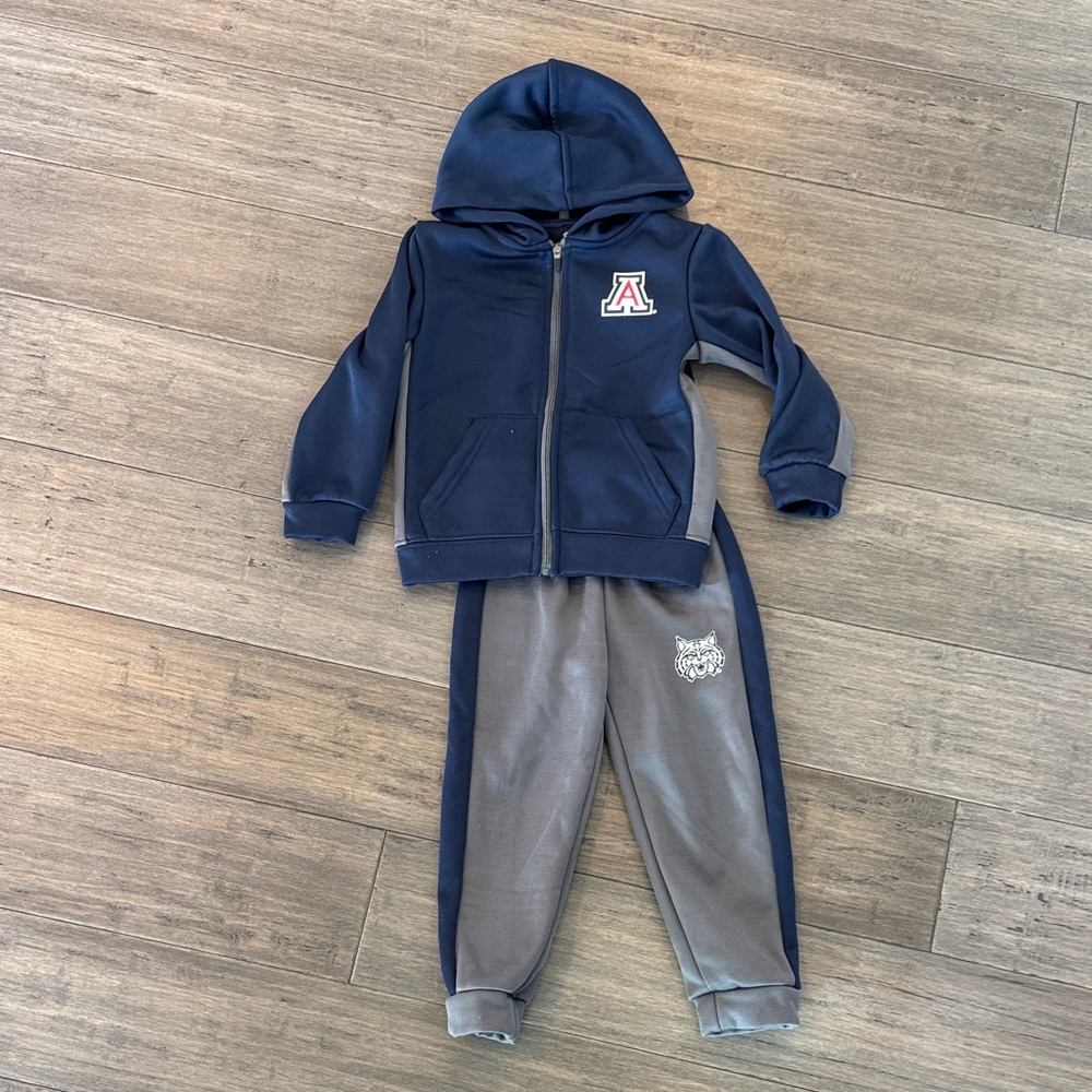 University or Arizona Wildcats set